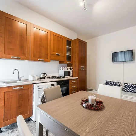 Flavia's Downtown Apartment *