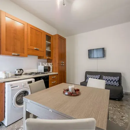 Flavia's Downtown Apartment