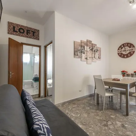 Flavia's Downtown Apartment